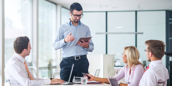 board-meeting-in-a-modern-office_HtLmhCVo.jpg